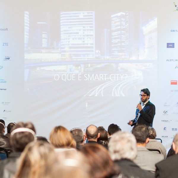 Renato Conde ministra palestra Infraestrutura Inteligente", Connected Smart Cities, São Paulo.